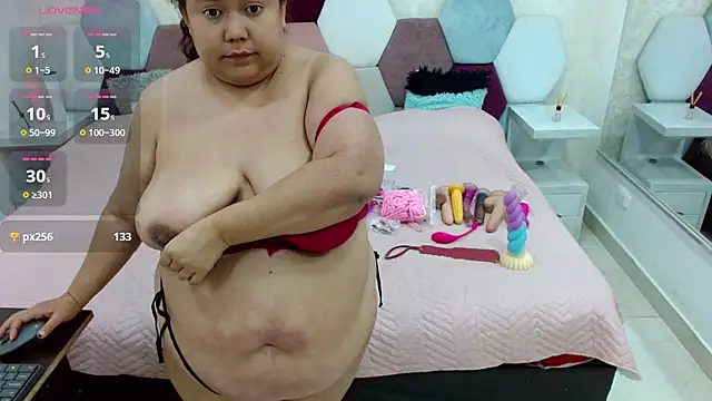 Snapshot of angel_blue chatting on 02/17/25, 10:47 angel blue online show from 02/17/25, 10:47