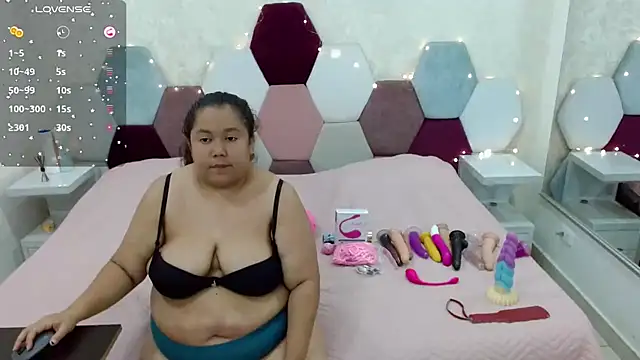 Snapshot of angel_blue chatting on 02/23/25, 07:28 angel blue online show from 02/23/25, 07:28