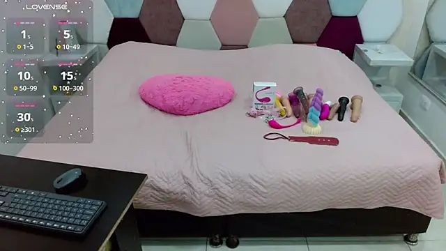 Snapshot of angel_blue chatting on 03/11/25, 04:07 angel blue online show from 03/11/25, 04:07