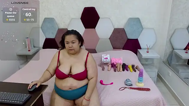 Snapshot of angel_blue chatting on 10/28/25, 02:09 angel blue online show from 10/28/25, 02:09