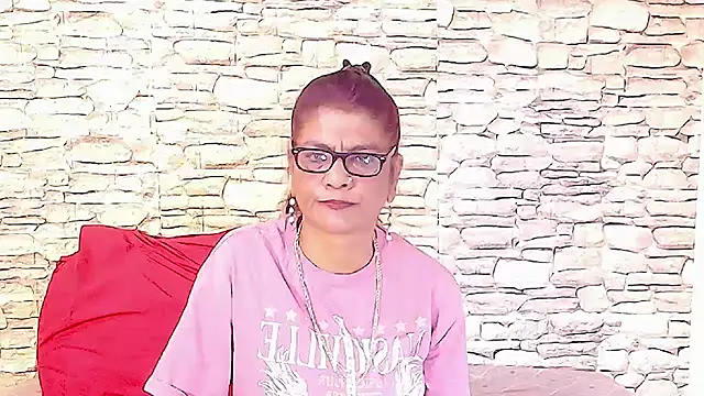 Snapshot of IndianAllure chatting on 01/12/26, 05:45 IndianAllure online show from 01/12/26, 05:45