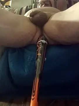 Snapshot of klamper chatting on 12/19/25, 02:57 klamper online show from 12/19/25, 02:57