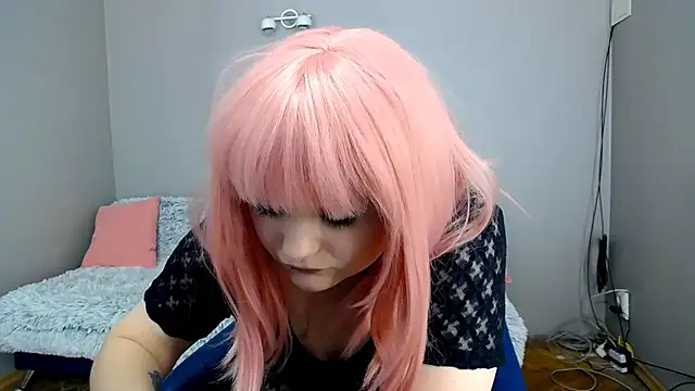 Snapshot of Estheri chatting on 02/06/25, 01:54 Estheri online show from 02/06/25, 01:54