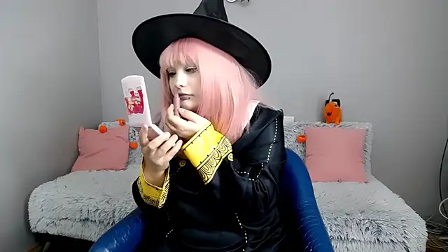 Estheri online show from 10/28/25, 07:12