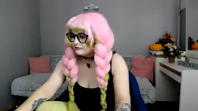 Estheri online show from 11/25/25, 07:19