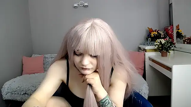 Estheri online show from 03/25/26, 07:25