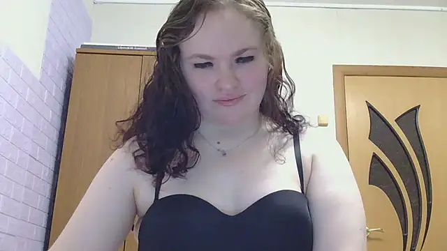 Snapshot of AliceForLoveOh chatting on 04/13/26, 03:28 AliceForLoveOh online show from 04/13/26, 03:28