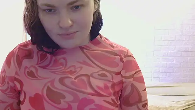Snapshot of AliceForLoveOh chatting on 05/30/26, 06:21 AliceForLoveOh online show from 05/30/26, 06:21