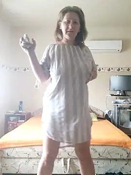 Snapshot of Elza01 chatting on 12/29/24, 08:11 Elza01 online show from 12/29/24, 08:11