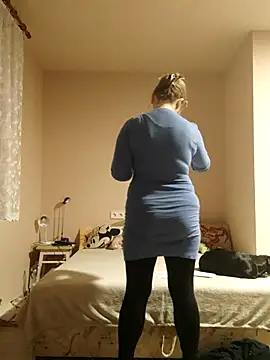 Snapshot of Elza01 chatting on 01/24/25, 06:35 Elza01 online show from 01/24/25, 06:35