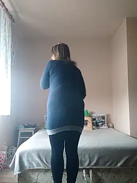 Snapshot of Elza01 chatting on 02/16/25, 08:10 Elza01 online show from 02/16/25, 08:10