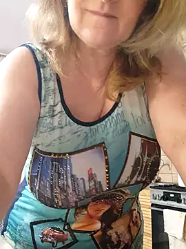 Snapshot of Elza01 chatting on 03/07/25, 10:13 Elza01 online show from 03/07/25, 10:13