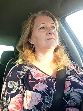 Snapshot of Elza01 chatting on 09/19/25, 05:53 Elza01 online show from 09/19/25, 05:53