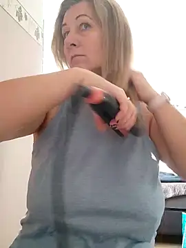 Snapshot of Elza01 chatting on 09/29/25, 06:29 Elza01 online show from 09/29/25, 06:29