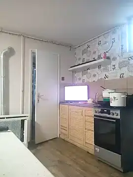 Snapshot of Elza01 chatting on 10/06/25, 05:27 Elza01 online show from 10/06/25, 05:27