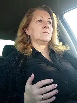 Snapshot of Elza01 chatting on 11/07/25, 06:46 Elza01 online show from 11/07/25, 06:46