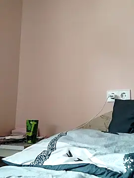 Snapshot of Elza01 chatting on 11/22/25, 07:18 Elza01 online show from 11/22/25, 07:18