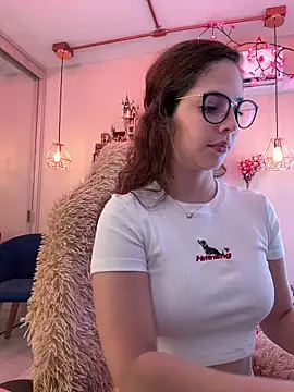 Snapshot of Zoe_Bae chatting on 03/08/26, 12:08 Zoe Bae online show from 03/08/26, 12:08