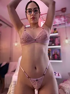 Snapshot of Zoe_Bae chatting on 04/17/26, 12:35 Zoe Bae online show from 04/17/26, 12:35