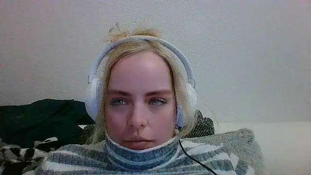 Snapshot of vaneza02 chatting on 03/22/25, 07:53 vaneza02 online show from 03/22/25, 07:53