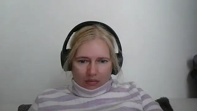 Snapshot of vaneza02 chatting on 04/19/26, 04:17 vaneza02 online show from 04/19/26, 04:17