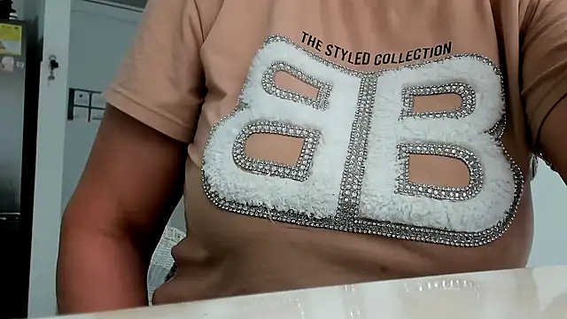 Snapshot of SexyCaitlynHot chatting on 11/03/25, 03:57 SexyCaitlynHot online show from 11/03/25, 03:57