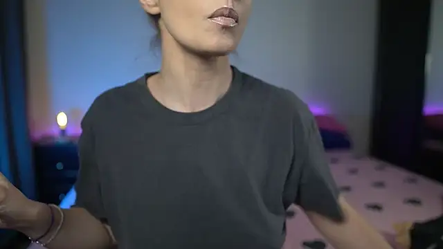 Snapshot of TiffanyPierce chatting on 11/30/25, 09:19 TiffanyPierce online show from 11/30/25, 09:19