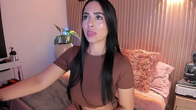 Snapshot of AMELIE_xx chatting on 02/21/26, 02:45 AMELIE xx online show from 02/21/26, 02:45