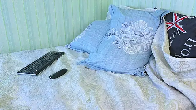  Lily  online show from 01/30/25, 12:37