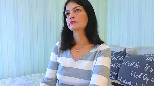  Lily  online show from 11/10/25, 07:18