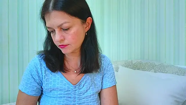 Snapshot of _Lily_ chatting on 07/27/26, 01:07 Lily online show from 07/27/26, 01:07