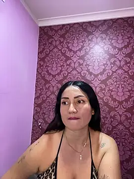 Snapshot of juliana_diaz chatting on 04/24/26, 11:18 juliana diaz online show from 04/24/26, 11:18