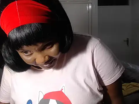 Snapshot of BigButtGodess chatting on 11/18/25, 04:44 BigButtGodess online show from 11/18/25, 04:44