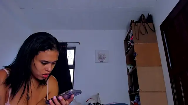 AlondraDiossa03 online show from 10/29/25, 07:37