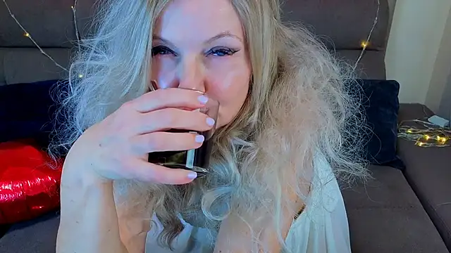 Abby Moore  online show from 02/26/26, 01:54