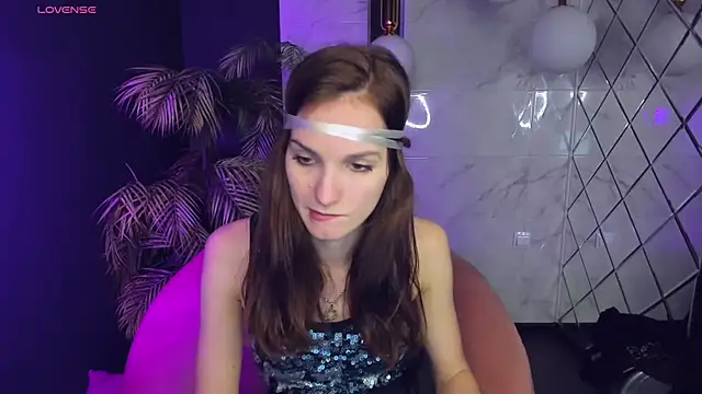 Snapshot of MirandaGlow chatting on 12/05/24, 08:55 MirandaGlow online show from 12/05/24, 08:55