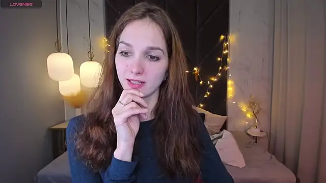 Snapshot of MirandaGlow chatting on 01/05/25, 05:41 MirandaGlow online show from 01/05/25, 05:41