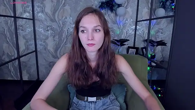 Snapshot of MirandaGlow chatting on 01/10/25, 05:37 MirandaGlow online show from 01/10/25, 05:37