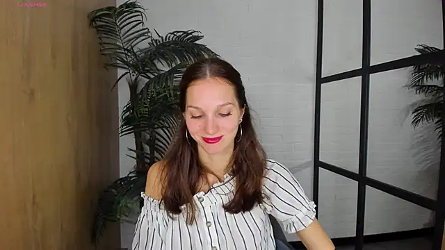 Snapshot of MirandaGlow chatting on 09/10/25, 05:51 MirandaGlow online show from 09/10/25, 05:51