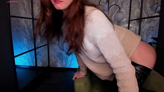 Snapshot of MirandaGlow chatting on 03/21/26, 05:45 MirandaGlow online show from 03/21/26, 05:45