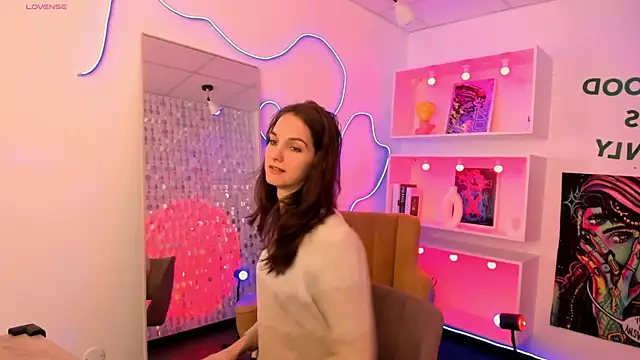 Snapshot of MirandaGlow chatting on 04/25/26, 05:43 MirandaGlow online show from 04/25/26, 05:43