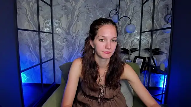 Snapshot of MirandaGlow chatting on 08/02/26, 05:39 MirandaGlow online show from 08/02/26, 05:39