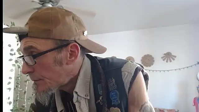 Snapshot of mycock2474u chatting on 02/21/25, 12:49 mycock2474u online show from 02/21/25, 12:49