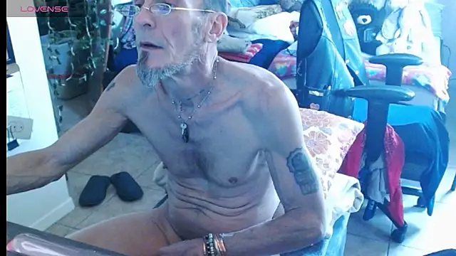 Snapshot of mycock2474u chatting on 03/14/25, 02:52 mycock2474u online show from 03/14/25, 02:52