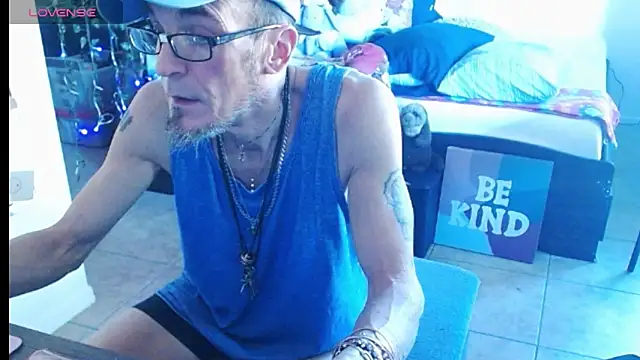 Snapshot of mycock2474u chatting on 03/18/25, 02:26 mycock2474u online show from 03/18/25, 02:26