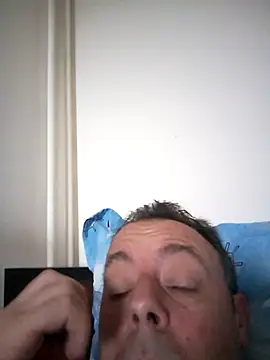 Snapshot of david_geam chatting on 12/29/24, 09:28 david geam online show from 12/29/24, 09:28