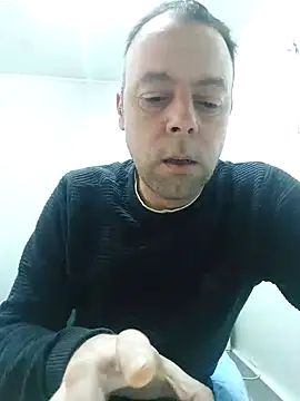 Snapshot of david_geam chatting on 01/07/25, 05:43 david geam online show from 01/07/25, 05:43