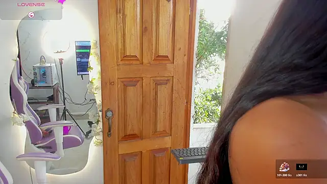 Snapshot of sofia_gold_ chatting on 11/15/25, 05:09 sofia gold online show from 11/15/25, 05:09