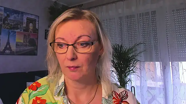 vanessa chat online show from 11/17/25, 02:12