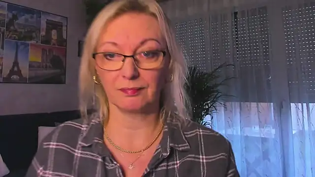 Snapshot of vanessa_chat chatting on 12/16/25, 02:22 vanessa chat online show from 12/16/25, 02:22